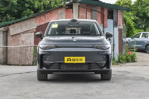 13万级增程智驾与插混豪华,零跑C10与长安启源Q07,家用怎么选?