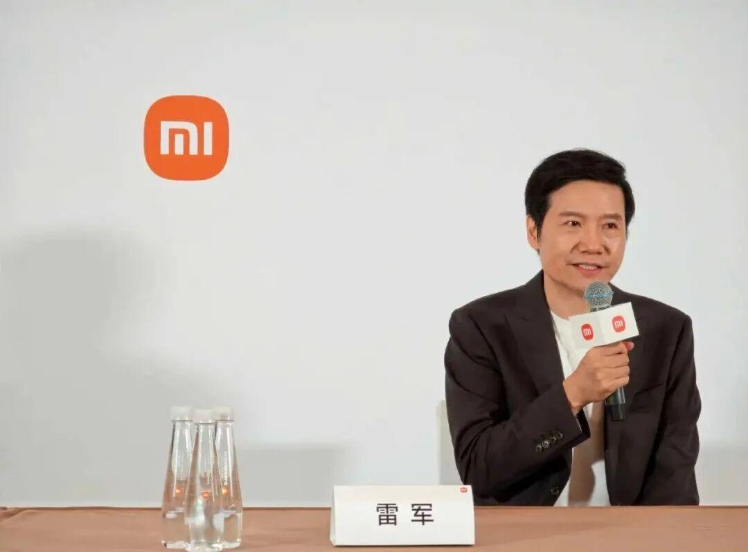 55岁雷军,2小时演讲后持续高能量输出,又说了这些关键信息