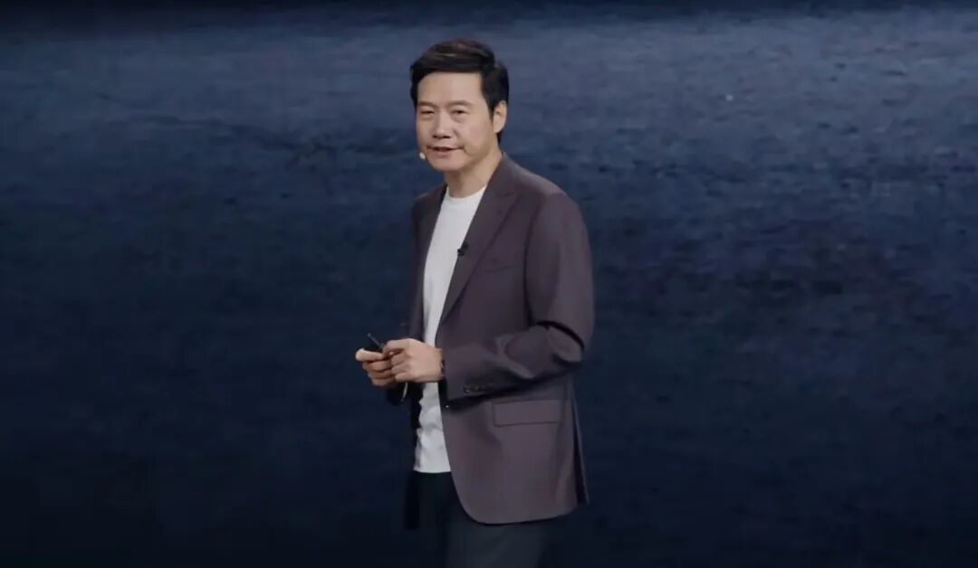 55岁雷军,2小时演讲后持续高能量输出,又说了这些关键信息