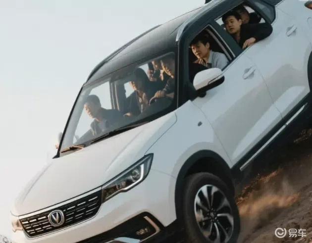 长安CS35 PLUS内饰不错，动力弱，满载上坡像乌龟爬