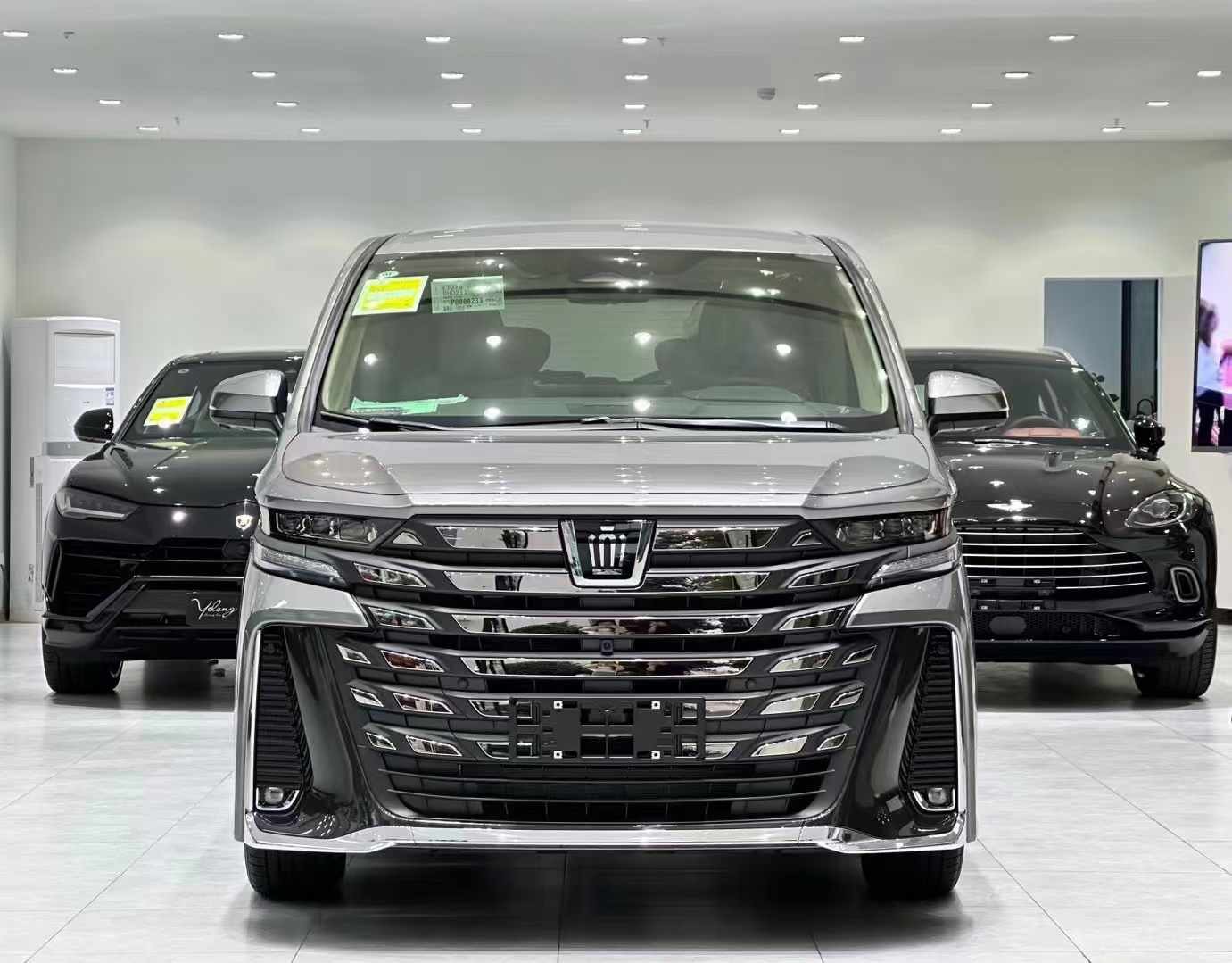2024款丰田威尔法展厅现车最新报价