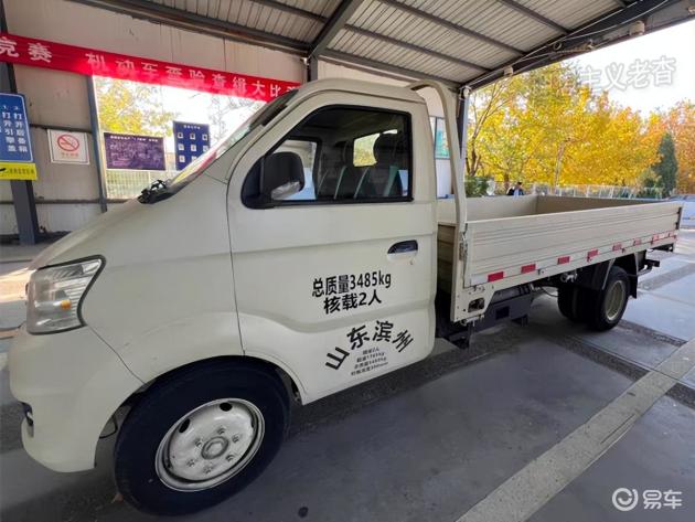 货车改装成房车,升降顶设计,轻松应对限高问题 货车改装成房车,升降顶设计,轻松应对限高问题