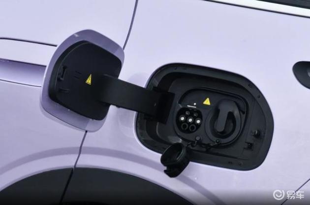 10万预算买纯电小车,五菱缤果S对比银河星愿,谁更值得入手?