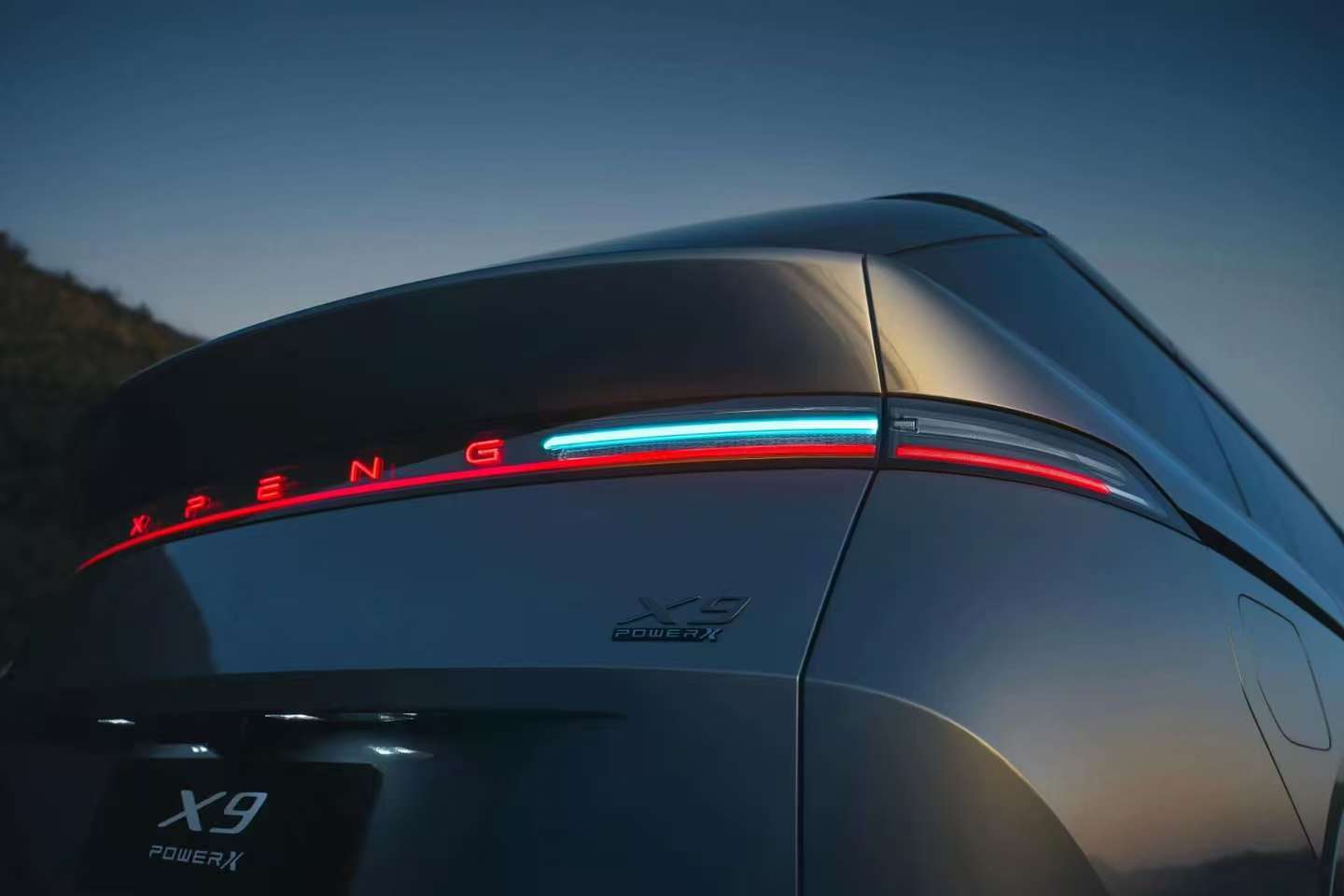 小鹏X9增程版开启预售,终于实现“双腿走路”