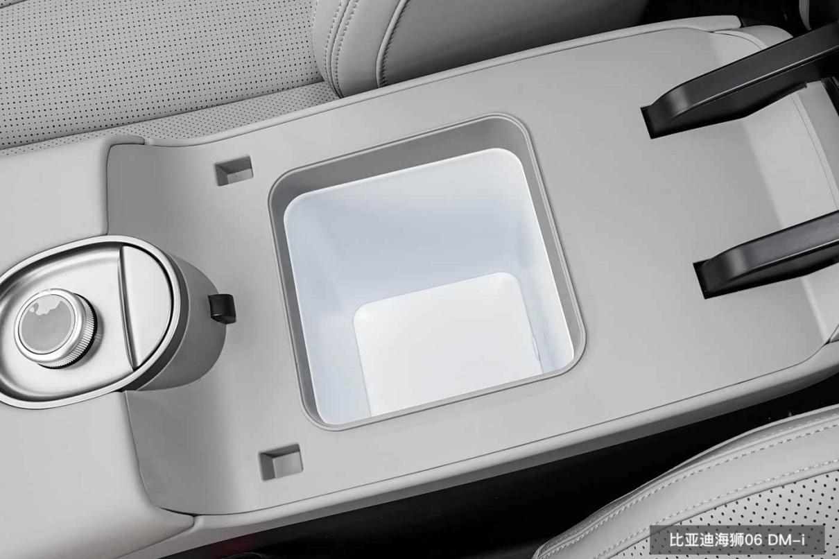 中型SUV配激光雷达+后排桌板启源Q07相较海狮06如何