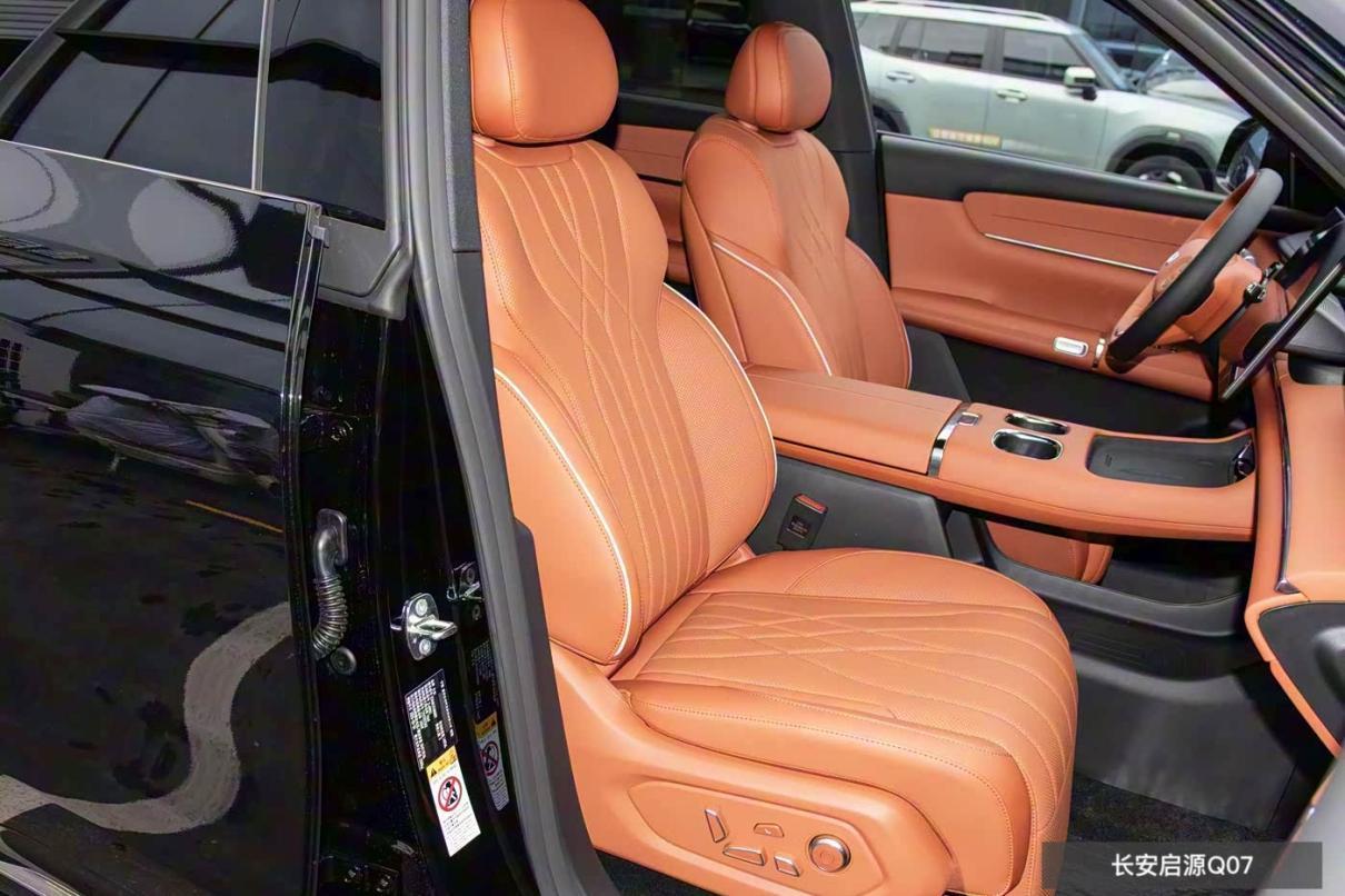 中型SUV配激光雷达+后排桌板启源Q07相较海狮06如何