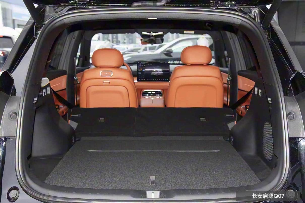 中型SUV配激光雷达+后排桌板启源Q07相较海狮06如何