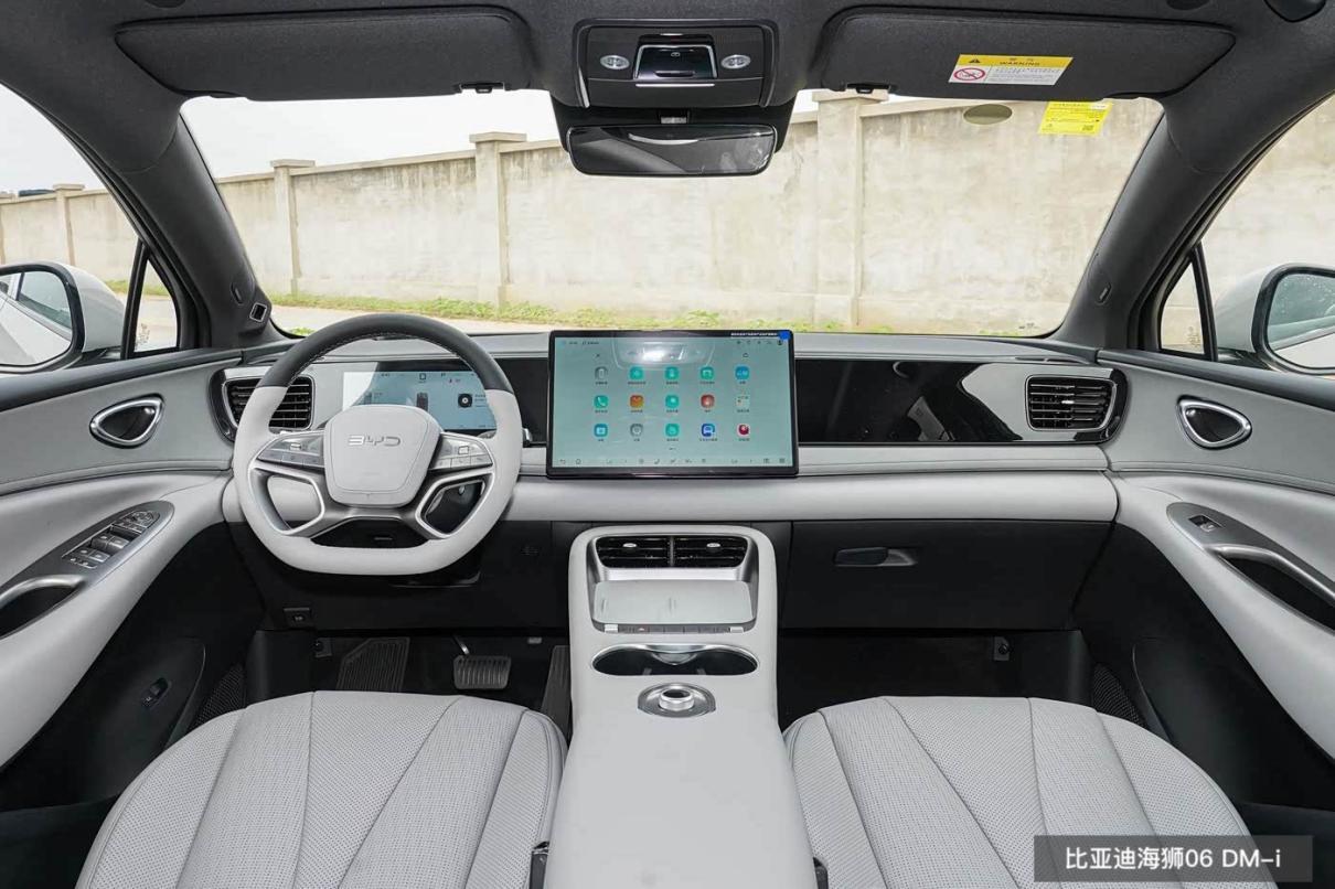 中型SUV配激光雷达+后排桌板启源Q07相较海狮06如何