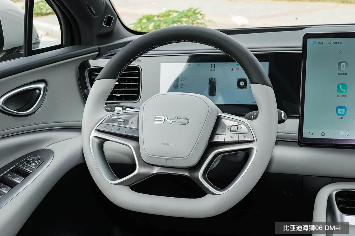 中型SUV配激光雷达+后排桌板启源Q07相较海狮06如何