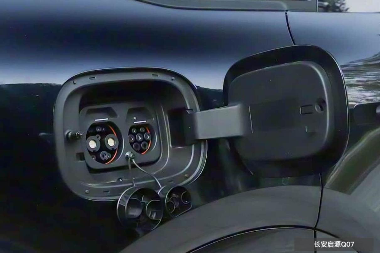 中型SUV配激光雷达+后排桌板启源Q07相较海狮06如何