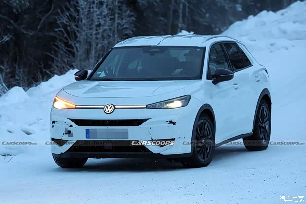 预计春季首发亮相 333马力+AK排气！大众T-Roc R最新谍照