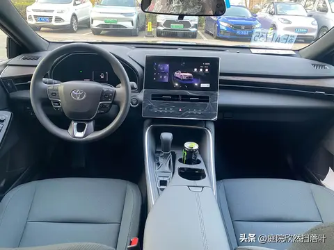 2026车市杀疯了！亚洲龙全系标配10气囊+L2智驾合资车都这么卷了